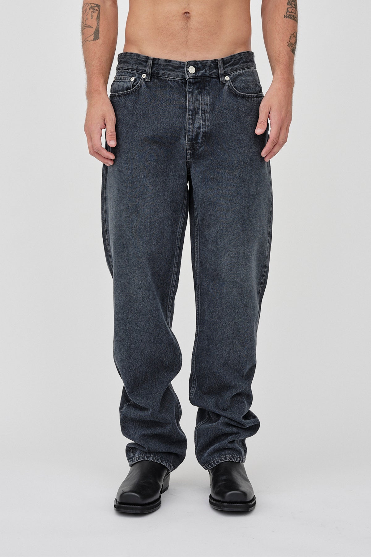 Won Hundred Men Steve 5-Pockets Overdyed black